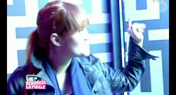 Coralie quitte la maison après un passage de 24 heures. 