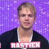Bastien ne cesse de penser aux 63 000 euros qu'il a offerts à Stéphanie... Il tente de lui soutirer une promesse : celle de lui rendre l'argent une fois le jeu terminé.