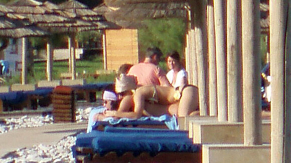 Dans un bikini sexy et déjanté, Lady Gaga offre un massage sensuel à son homme !
