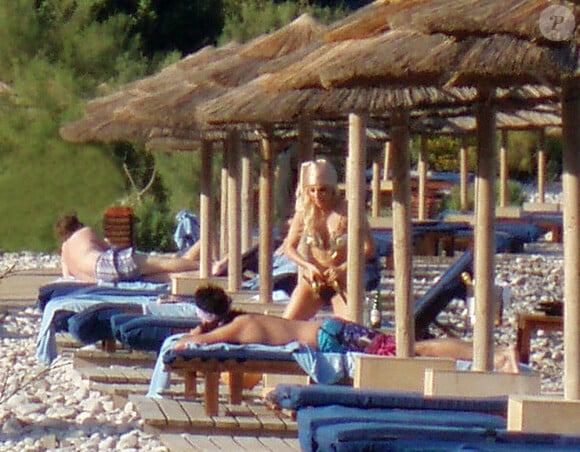 Lady Gaga en vacances avec son boyfriend Luc Carl en Crète le 5 octobre 2010
