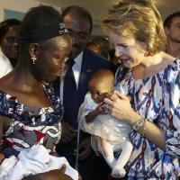 Pendant que la Belgique se déchire, la princesse Mathilde rayonne en Afrique...