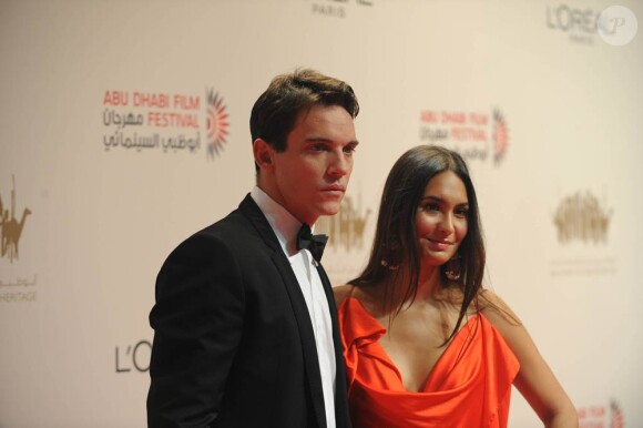Jonathan Rhys-Meyers et Reena Hammer, lors de la cérémonie de clôture du Festival International du Film d'Abu Dhabi, aux Emirats Arabes Unis, le 22 octobre 2010.