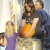 Drea de Matteo et son mari Shooter Jennings au côté de leur fille  Alabama Gypsy Rose chez Mr. Bones Pumpkin Patch à Los Angeles le 26  octobre 2010