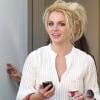 Britney Spears s'arrête dans une boulangerie alors qu'elle fait du shopping à Beverly Hills, le 26 octobre 2010