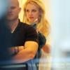 Britney Spears s'arrête dans une boulangerie alors qu'elle fait du shopping à Beverly Hills, le 26 octobre 2010