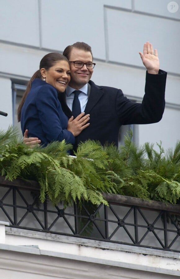 Victoria et Daniel de Suède en visite officielle en Finlande les 1er et 2 novembre 2010. Touchée par l'accueil qui leur a été réservé, digne d'une reine et d'un roi, Victoria n'a pas manqué de réserver à son public un savoureux lapsus !