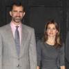 Letizia d'Espagne et son époux Felipe ont visité une célèbre cave à vin à Jaen en Espagne le 3 novembre 2010.