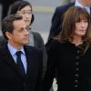 Carla Bruni et Nicolas Sarkozy accueillent le président Hu Jintao et sa femme à Orly le 4 novembre 2010