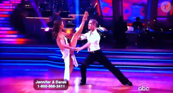 Jennifer Grey et Derek Hough s'offrent une rumba torride dans Dancing with the stars