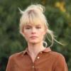 Kate Bosworth n'a que faire du style rock de Krysten Ritter et en rajoute même en portant des mocassins camel à pompons à Los Angeles le mardi 09 novembre 2010.