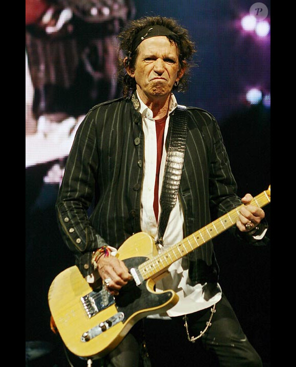 Keith Richards sur scène à Londres avec The Rolling Stones en août 2007