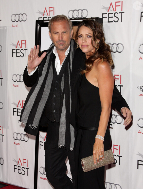 Kevin Costner et sa femme Christine Baumgartner lors de l'avant-première de The Company Men à Los Angeles dans le cadre de l'AFI Fest le 10 novembre 2010