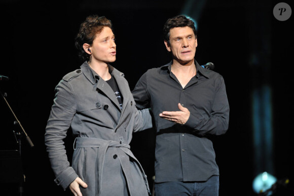 Raphaël et Marc Lavoine lors de la remise du prix Constantin à L'Olympia à Paris le 12 novembre 2010