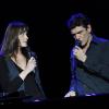 Carla Bruni et Marc Lavoine chantant La Noyée lors de la cérémonie de remise du Prix Constantin à L'Olympia le 12 novembre 2010