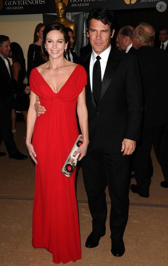 Diane Lane et Josh Brolin, lors de la grande cérémonie des Governors Awards, qui s'est tenue à Los Angeles, le 13 novembre 2010.