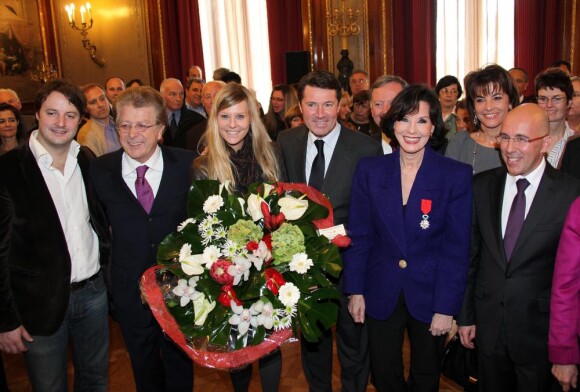 Denise Fabre reçoit la Légion d'honneur des mains de Christian Estrosi, le maire de Nice dont elle est l'adjointe. Son mari Françis et leur fille Olivia étaient de la partie. Le 12 Novembre 2010