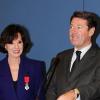 Denise Fabre reçoit la Légion d'honneur des mains de Christian Estrosi, le maire de Nice dont elle est l'adjointe. 12 Novembre 2010