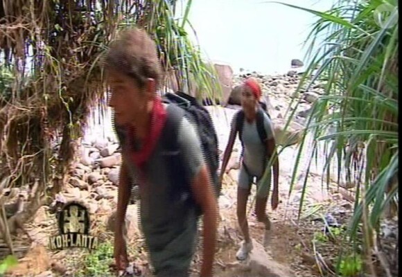 Claude et Wafa partent pour un trek afin d'aller chercher le courrier (émission du 19 novembre 2010)