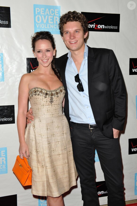 Jennifer Love Hewitt et son nouveau chéri Alex Beh, le 29 octobre 2010 à un dîner de charité à Beverly Hills