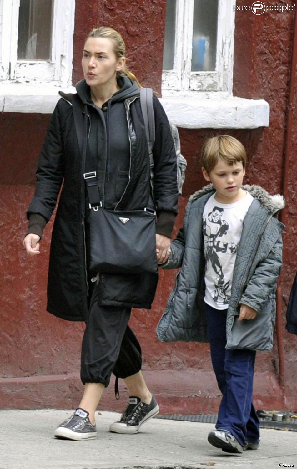 Kate Winslet et son fils Joe, avec un ami, à New York. Novembre 2010