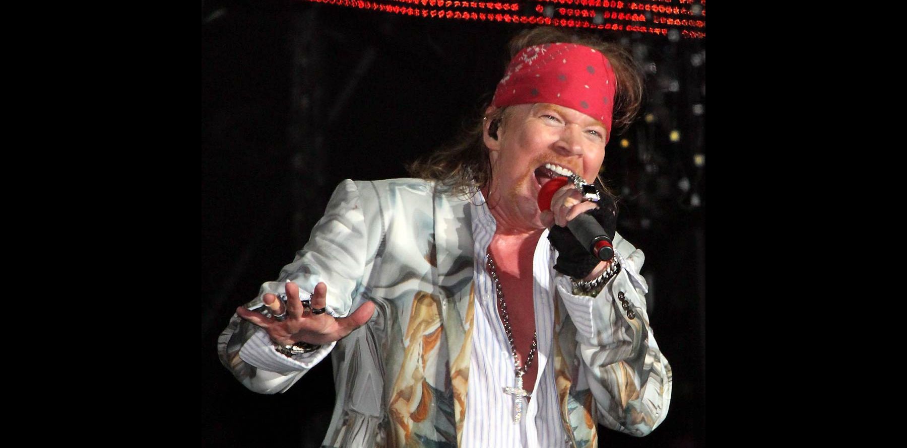 Axl Rose Le leader des Guns en guerre contre Guitar Hero ! Purepeople