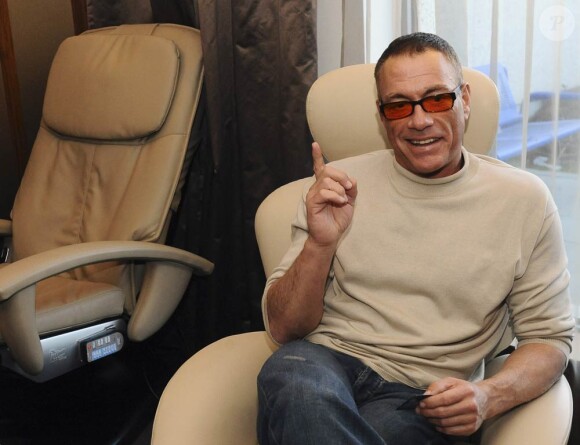 Jean-Claude Van Damme s'en donne à coeur joie dans l'autodérision.
