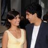 Il n'y a qu'au cinéma que leur amour est impossible, à la ville les deux acteurs de Slumdog Millionnaire, Freida Pinto et Dev Patel filent une parfaite idylle.  Merci Danny Boyle!