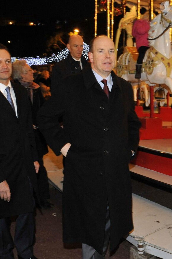 Le prince Albert de Monaco au marché de Noël, le 2 décembre 2010.