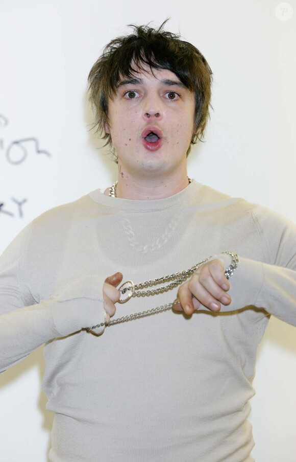 Pete Doherty présente sa ligne de bijoux à Londres, le 1er décembre 2010