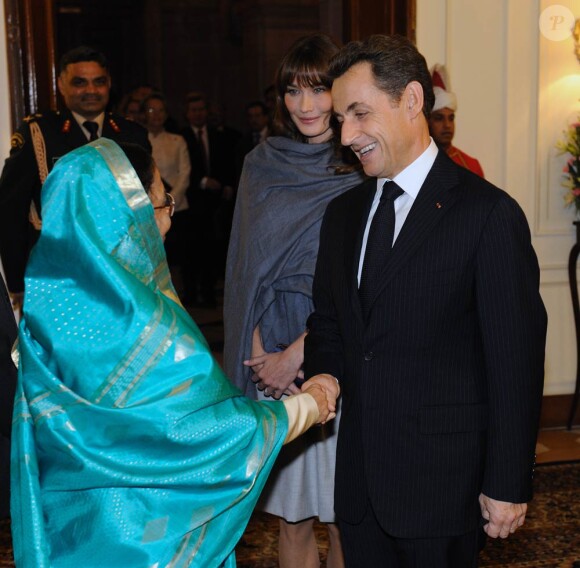 Carla Bruni en Inde le 6 décembre 2010, a répondu avec Nicolas Sarkozy à l'invitation de la présidente du pays Pratibha Patil