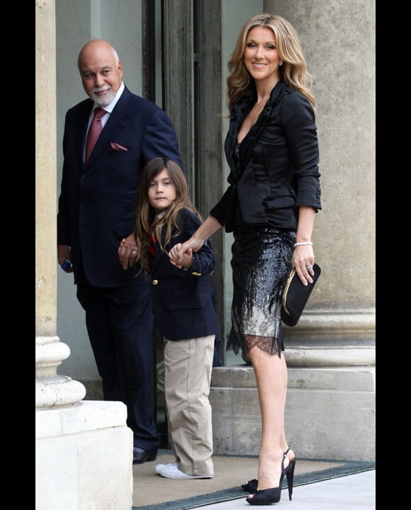 Céline Dion en compagnie de René Angelil et leur fils René-Charles arrivant à L'Elysée en mai 2008