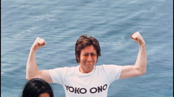 John Lennon, assassiné il y a 30 ans : le monde entier lui rend hommage...