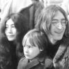John Lennon, Yoko Ono et Julian, photographie non datée