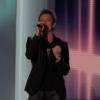 David Hallyday chante sur le plateau de Vivement Dimanche. Emission diffusée le 12 décembre 2010.