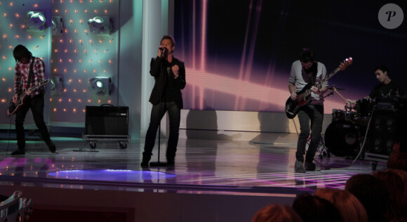 David Hallyday chante sur le plateau de Vivement Dimanche. Emission diffusée le 12 décembre 2010.