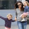 Jennifer Garner et ses filles Seraphina et Violet faisant du shopping de Noël le 10 décembre à Santa Monica à Los Angeles
