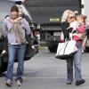 Jennifer Garner emmène ses filles Seraphina et Violet dans un marché fermier le 5 décembre 2010 à Pacific Palisades