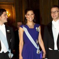 Victoria de Suède, avec son frère et son époux, resplendissante pour les Nobel !