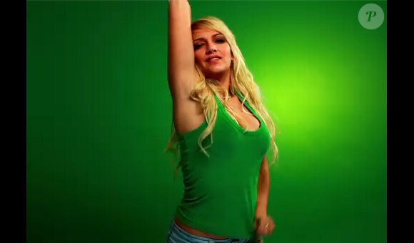 Charlotte est l'une des Sistalicious et apparaît dans le clip Dancehall Hella.