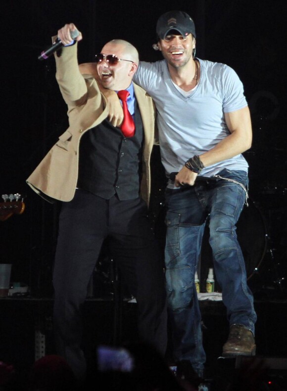 Enrique Iglesias en concert avec Pitbull à Fort Lauderdale, le 11 décembre 2010