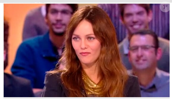 Vanessa Paradis sur le plateau du Grand Journal, de Canal +, le 13 décembre 2010.