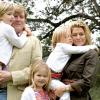 Willem-Alexander et Maxima des Pays-Bas posent avec leurs fillettes, Catharina-Amalia (7 ans), Alexia (5 ans) et Ariane (3 ans), au début de leurs vacances de Noël en Argentine, le 19 décembre 2010.