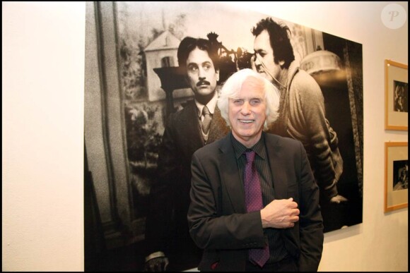 Le photographe Douglas Kirkland à l'occasion de l'inauguration de l'exposition de photographies de Bernardo Bertolucci, à New York, le 16 décembre 2010.