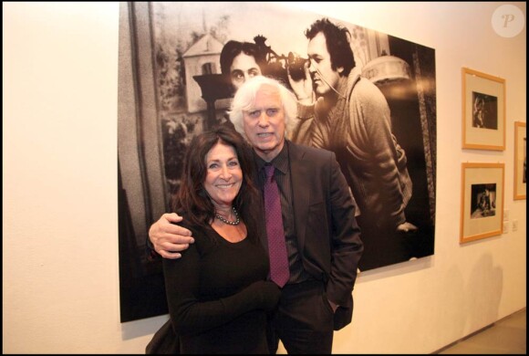 Le photographe Douglas Kirkland à l'occasion de l'inauguration de l'exposition de photographies de Bernardo Bertolucci, à New York, le 16 décembre 2010.
