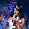 Katy Perry se produisait, le 5 décembre, dans le cadre du KIIS FM's Jingle Ball, à Los Angeles dans une tenue qui n'est pas sans rappeler un bonhomme de neige.