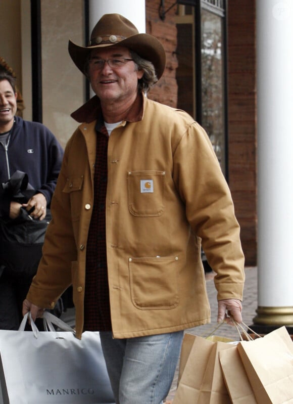 Kurt Russell en vacances à Aspen, fait ses courses le 22 décembre 2010.