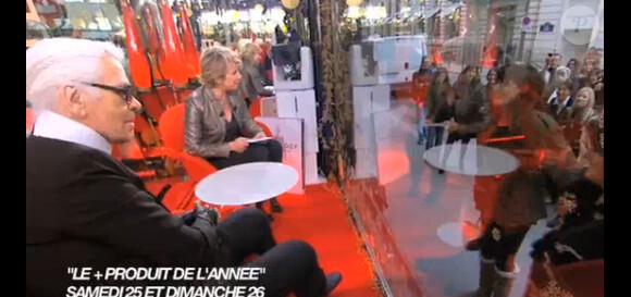 Karl Lagerfeld aux côtés d'Arianne Massenet dans Le + produit de l'année en direct d'une vitrine du Bon Marché !
