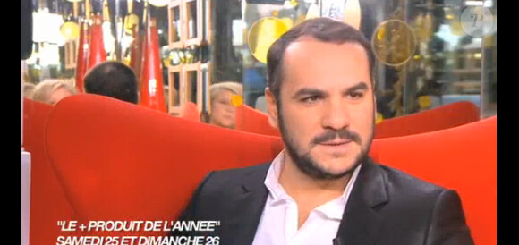 François-Xavier Demaison aux côtés d'Arianne Massenet dans Le + produit de l'année en direct d'une vitrine du Bon Marché !