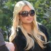 Paris Hilton et son équipe de cameramen vont chercher Brooke Mueller chez elle pour une balade en Bentley rose le 27 décembre 2010