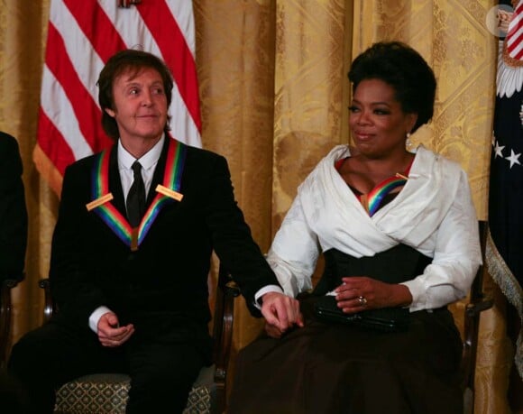 Paul McCartney et Oprah Winfrey,  lors de la remise des 33e prix du Kennedy Center à Washington le 5  décembre 2010